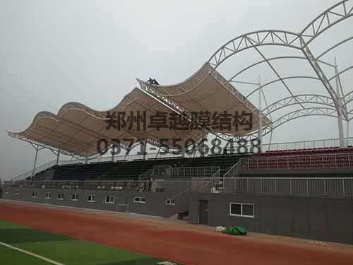 安裝膜結構具有一定危險性，需做好安全措施