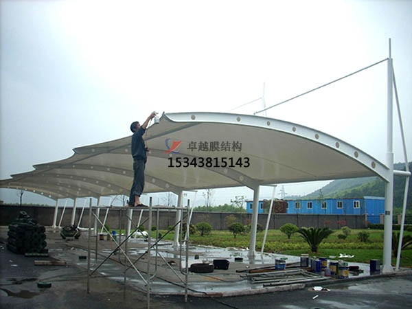 舞鋼<font color='red'>膜結(jié)構(gòu)停車棚</font>【設(shè)計(jì)生產(chǎn)銷售】